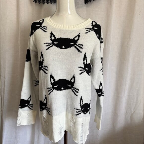 unknown Sweaters - Distressed Black Cat Sweater - Cozy Knitted Pullover with Feline Charm